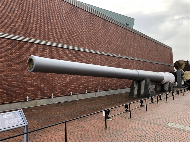 呉 大和ミュージアム前で、戦艦「陸奥」の主砲やスクリューなどを見てみた！ひとり暮らしの探訪事情